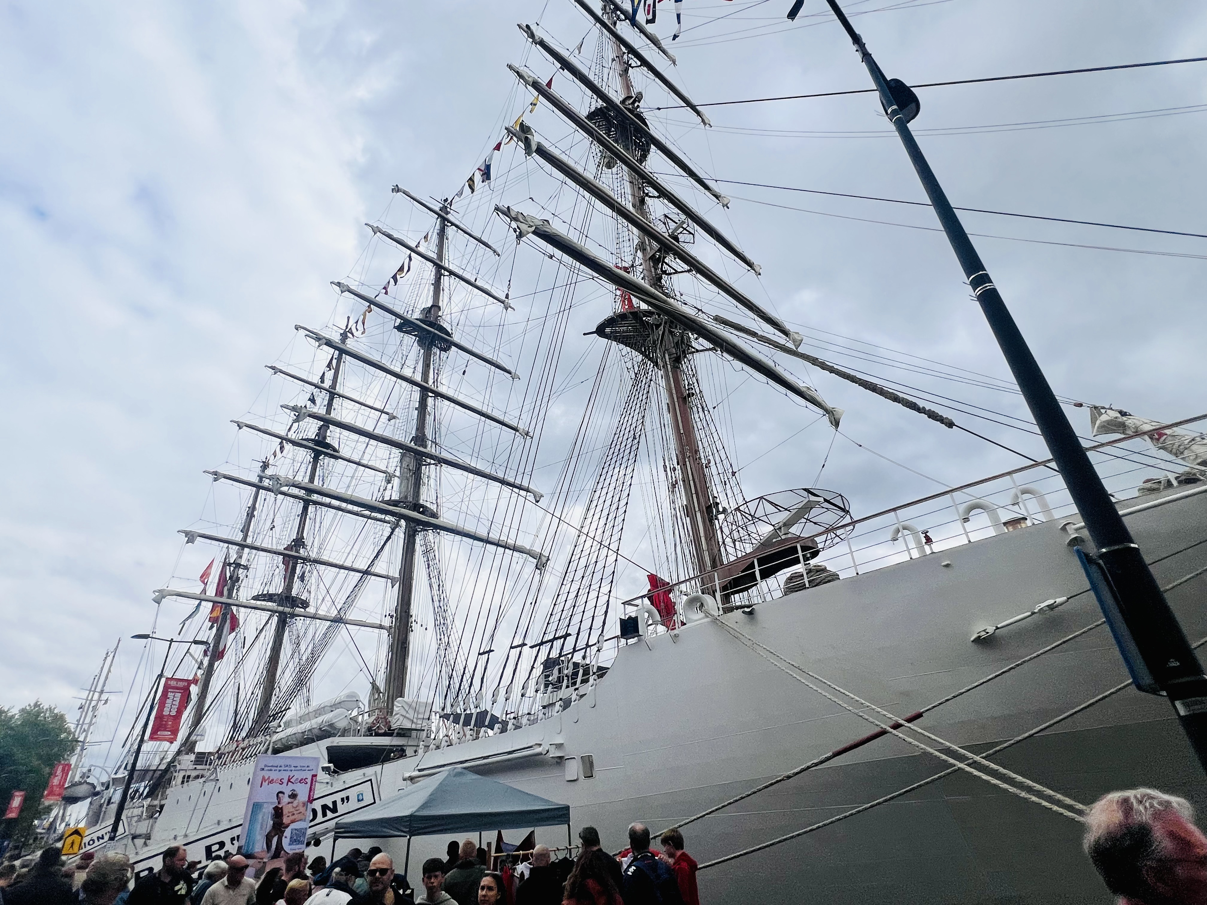 Ship with 4 masts